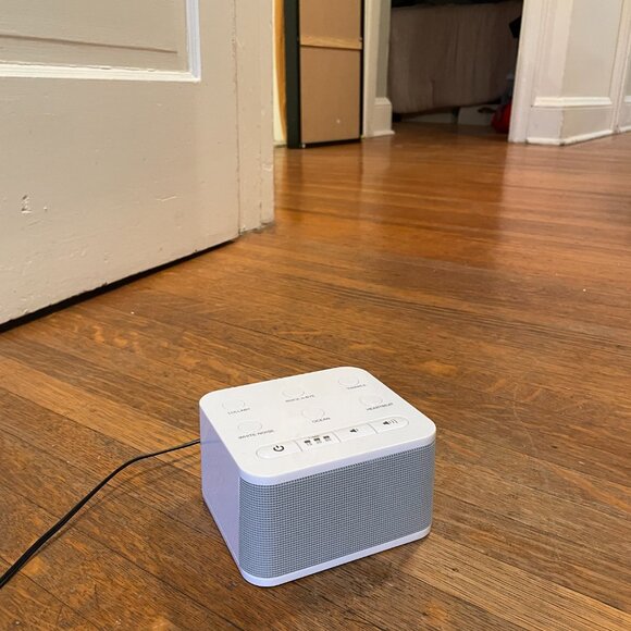 Big Red Rooster Sound Machine with 6 settings and timer. - Picture 3 of 3